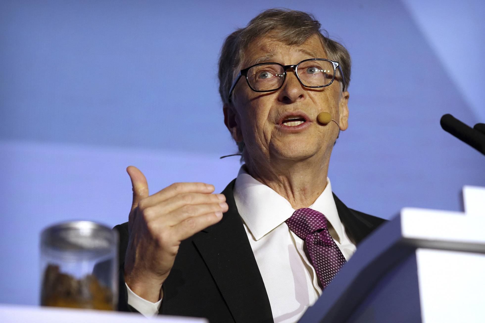 Bill Gates presenta inodoro que no usa agua