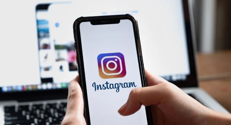 Acusan a Facebook de espiar a usuarios de Instagram a través de cámaras
