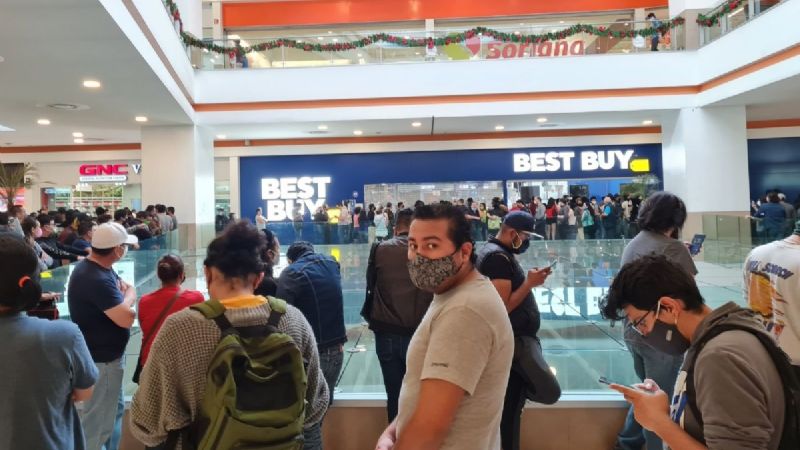 Best Buy: Se cae sitio web, cierran tiendas y suspenden venta de liquidación